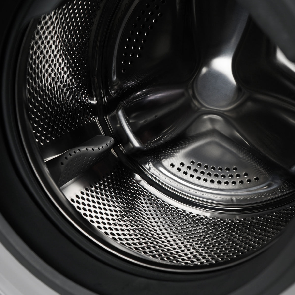 Montpellier MWD8514W Freestanding Washer Dryer in White